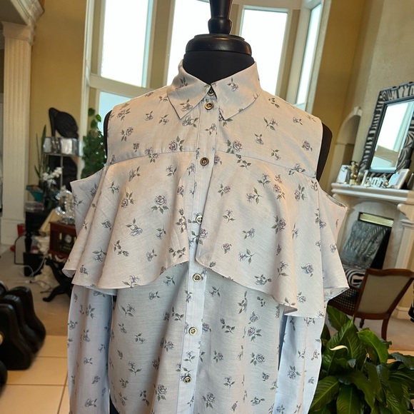 Ladies cold shoulder floral light blue long sleeve shirt - Picture 3 of 11